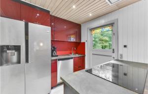 Η κουζίνα ή μικρή κουζίνα στο 4 Bedroom Nice Home In Toftlund