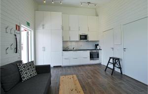 Η κουζίνα ή μικρή κουζίνα στο Lovely Home In Kosta With Kitchen