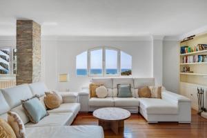 Χώρος καθιστικού στο Penthouse Oasis with private pool