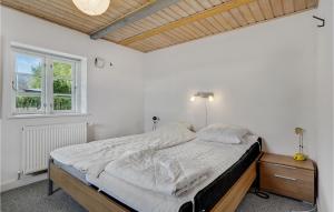 Letto o letti in una camera di 6 Bedroom Cozy Home In Dannemare