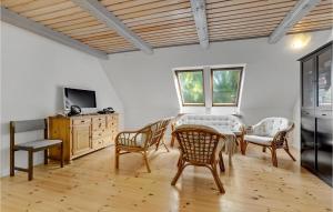 TV o dispositivi per l'intrattenimento presso 6 Bedroom Cozy Home In Dannemare