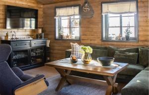 Η κουζίνα ή μικρή κουζίνα στο Nice Home In Sjusjøen With Sauna