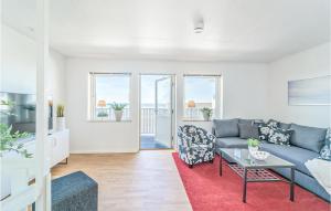 Posezení v ubytování 1 Bedroom Amazing Home In Köpingsvik