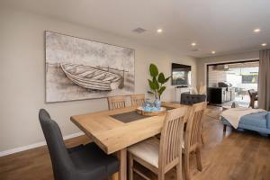 Fotografie z fotogalerie ubytování Casa de Praia - Luxe by the Bay with Heated Pool v destinaci Safety Beach