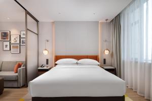 Voodi või voodid majutusasutuse Home2 Suite by Hilton Hangzhou Qianjiang New Town toas