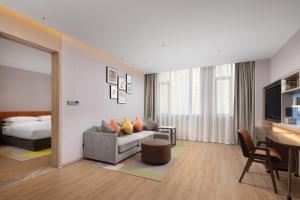 Voodi või voodid majutusasutuse Home2 Suite by Hilton Hangzhou Qianjiang New Town toas