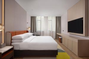 Voodi või voodid majutusasutuse Home2 Suite by Hilton Hangzhou Qianjiang New Town toas