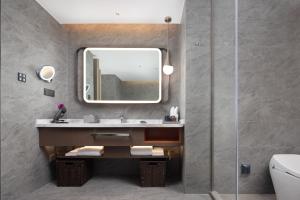 Vannituba majutusasutuses Home2 Suite by Hilton Hangzhou Qianjiang New Town
