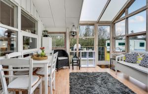 Χώρος καθιστικού στο Lovely Home In Hals With Kitchen +10 φωτογραφίες