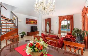 Posezení v ubytování 3 Bedroom Nice Home In Veprinac