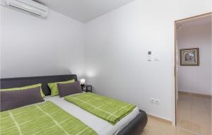 Postel nebo postele na pokoji v ubytování 3 Bedroom Nice Home In Veprinac