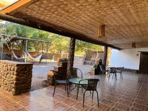 Rõdu või terrass majutusasutuses Hostal Piedrita de Rio