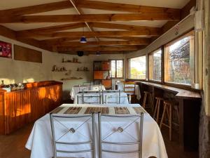 Restaurace v ubytování Hostal Piedrita de Rio