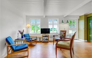 TV a/nebo společenská místnost v ubytování Holiday Home Stubbekobing With Fireplace Ii