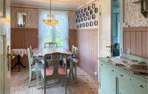 a dining room with a table and chairs at Pet Friendly Home In Smøla With Wifi in Smøla