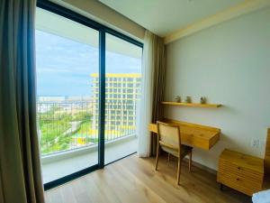 Μπαλκόνι ή βεράντα στο Sand2Sea Oceanview 2 Bedroom Hoi An Beach