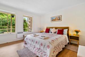 Postel nebo postele na pokoji v ubytování Tapanak Renovated townhouse Close to City + 13 fotografií