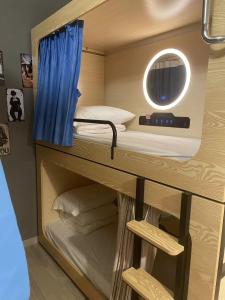 Pograd oz. pogradi v sobi nastanitve Soso Hostel
