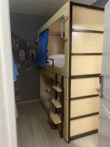 Pograd oz. pogradi v sobi nastanitve Soso Hostel