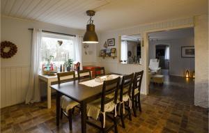 Posezení v ubytování Nice Home In Strömstad With Wifi