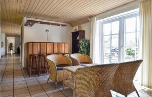 Χώρος καθιστικού στο Gorgeous Home In Ulfborg With Sauna