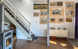 a living room with a staircase and a fireplace at 3 Bedroom Nice Home In Zeil Am Main in Zeil