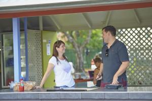 入住BIG4 Tasman Holiday Parks - Rowes Bay的客人