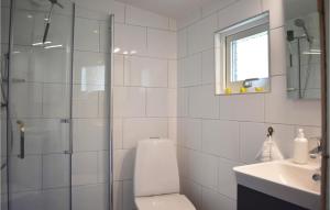 Kylpyhuone majoituspaikassa Holiday Home Sölvesborg Xiv