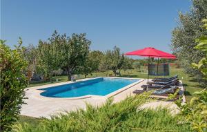 Bazén v ubytovaní Holiday Home Orihi I alebo v jeho blízkosti