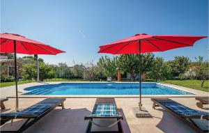 Bazén v ubytovaní Holiday Home Orihi I alebo v jeho blízkosti + 36 fotografií