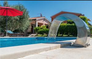 Bazén v ubytovaní Holiday Home Orihi I alebo v jeho blízkosti