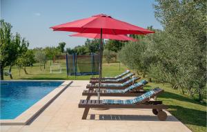 Bazén v ubytovaní Holiday Home Orihi I alebo v jeho blízkosti