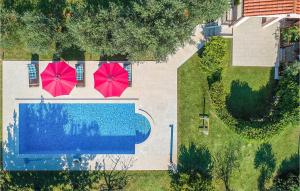 Bazén v ubytovaní Holiday Home Orihi I alebo v jeho blízkosti