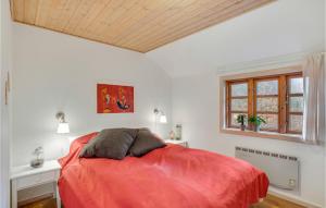 Postel nebo postele na pokoji v ubytování 2 Bedroom Lovely Home In Højslev