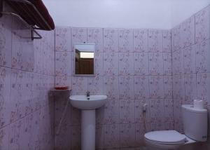 a bathroom with a sink and a toilet at Robbani Edotel Liwa Syariah in Negarabatin +15 photos
