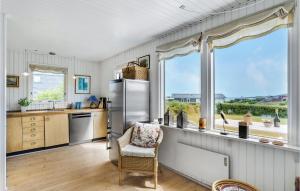 Η κουζίνα ή μικρή κουζίνα στο Two-Bedroom Holiday Home In Lemvig