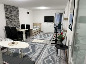 a living room with a couch and a table at Apartman Royal sa GARAŽOM i KLIMOM in Visoko