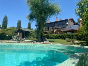 Bazén v ubytování Agriturismo il fragolino nebo v jeho okolí