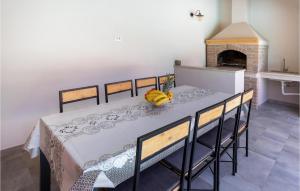 Postel nebo postele na pokoji v ubytování 4 Bedroom Amazing Home In Kremena + 41 fotografií