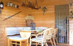 a patio with a table and chairs in a cabin at Pet Friendly Apartment in Waltershausen +14 photos