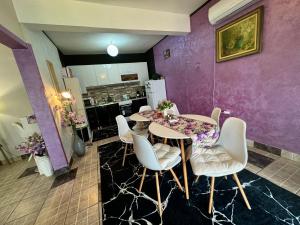 Cucina o angolo cottura di ApartHotel Maxim