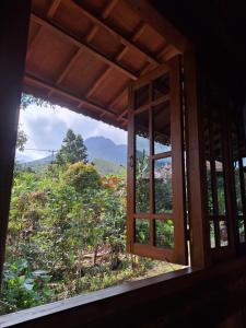 Uma vista geral da montanha ou uma vista da montanha a partir das estalagens