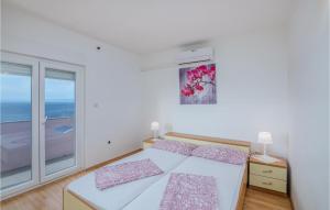 Postel nebo postele na pokoji v ubytování Beautiful Apartment In Stara Baska 1