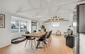 Posezení v ubytování Pet Friendly Home In Grenaa With Wifi