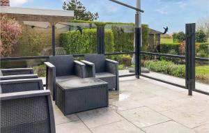 Μπαλκόνι ή βεράντα στο Beautiful Home In Julianadorp With Wifi +25 φωτογραφίες