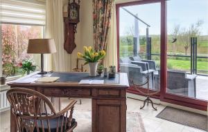 Χώρος καθιστικού στο Beautiful Home In Julianadorp With Wifi