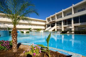 The swimming pool at or close to Bayside Hotel Katsaras Még 24 kép