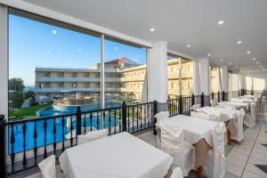 The swimming pool at or close to Bayside Hotel Katsaras