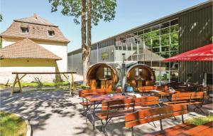 Das Gebäude in dem sich das Ferienhaus befindet