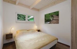 Ein Bett oder Betten in einem Zimmer der Unterkunft Ferienhausdorf Thale